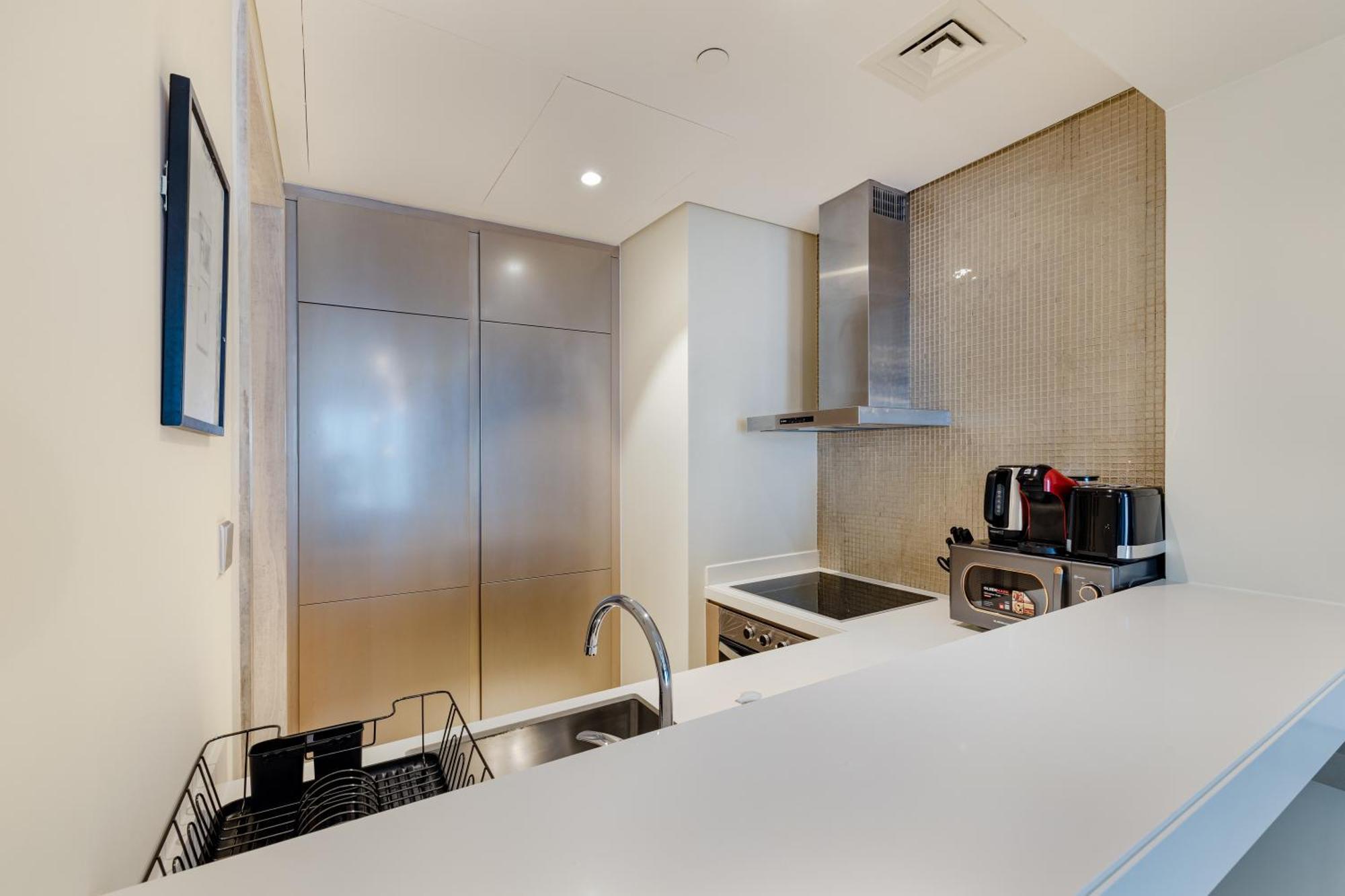 A Living Modern 1br In Paramount Tower -2203d *