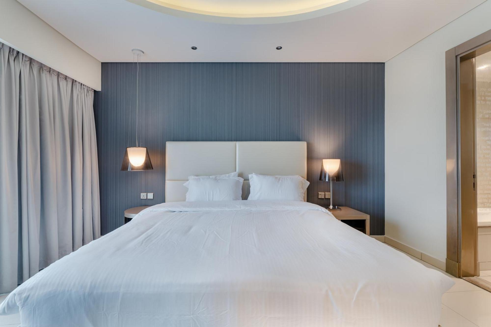A Living Modern 1br In Paramount Tower -2203d * Dubai
