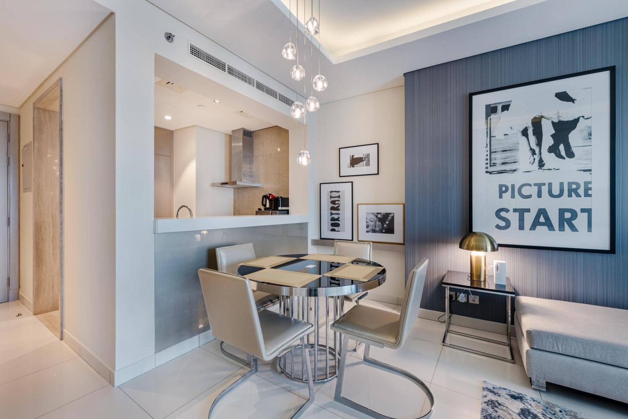 A Living Modern 1br In Paramount Tower -2203d Apartment